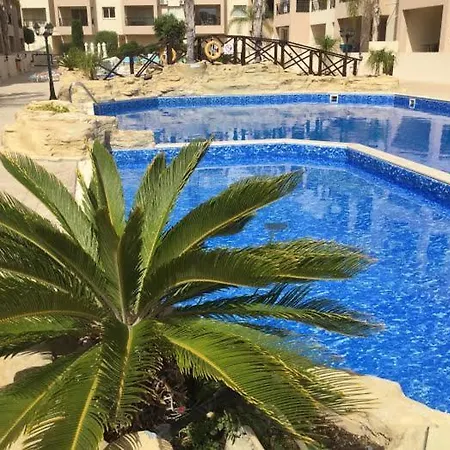 דירה First Floor Overlooking Pool פאפוס