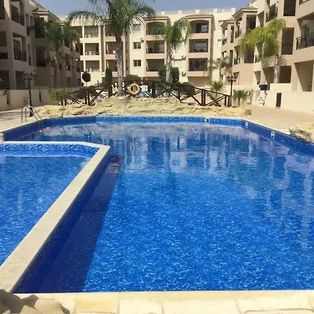 דירה First Floor Overlooking Pool