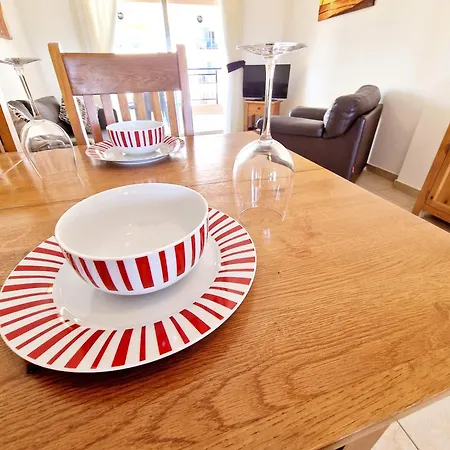 First Floor Overlooking Pool Apartamento