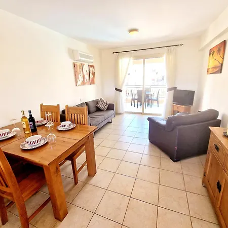 דירה First Floor Overlooking Pool פאפוס