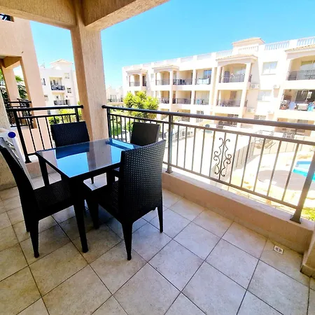 דירה First Floor Overlooking Pool פאפוס