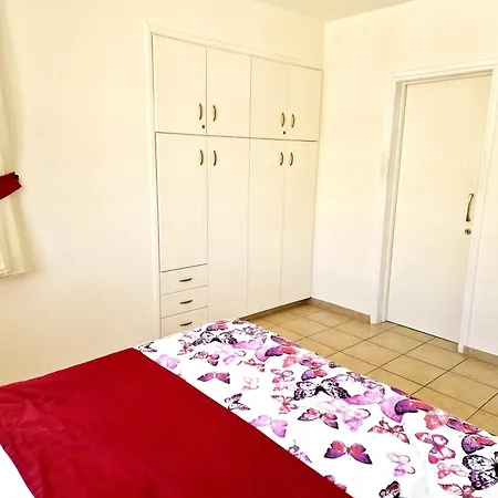 Apartman First Floor Overlooking Pool