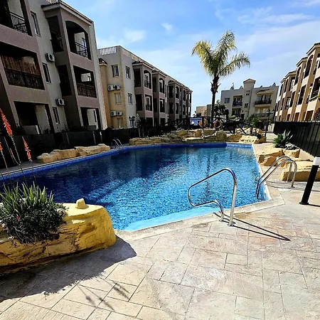 דירה First Floor Overlooking Pool