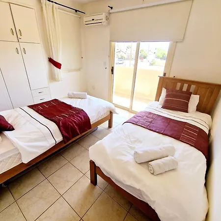 Apartament First Floor Overlooking Pool