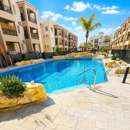 דירה First Floor Overlooking Pool פאפוס