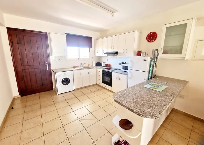 First Floor Overlooking Pool Paphos