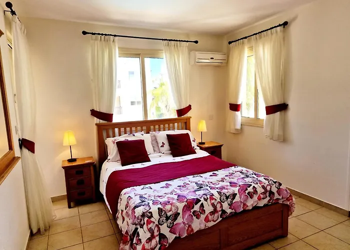 First Floor Overlooking Pool Paphos