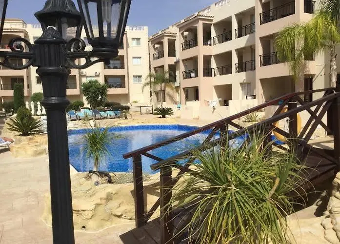 Appartement First Floor Overlooking Pool