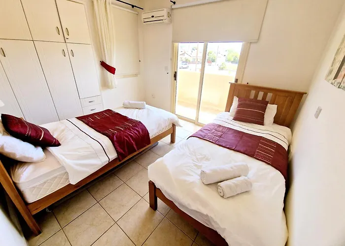 Appartement First Floor Overlooking Pool
