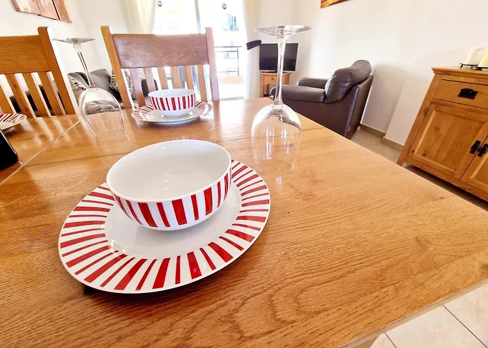 First Floor Overlooking Pool Lägenhet